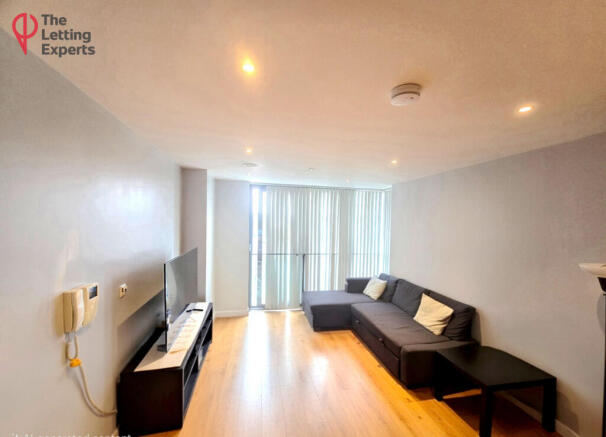 2 bed Apartment to rent Image 12
