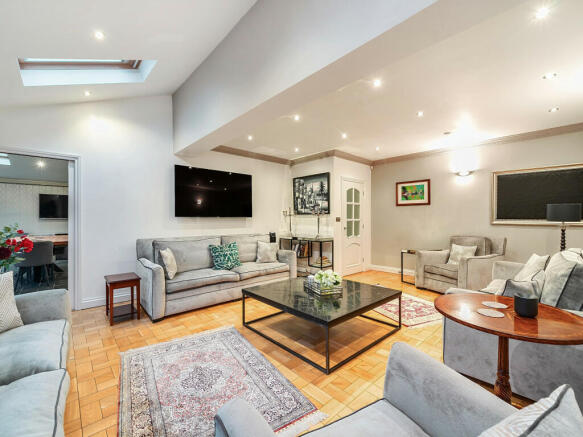 1094459 (3).jpg
