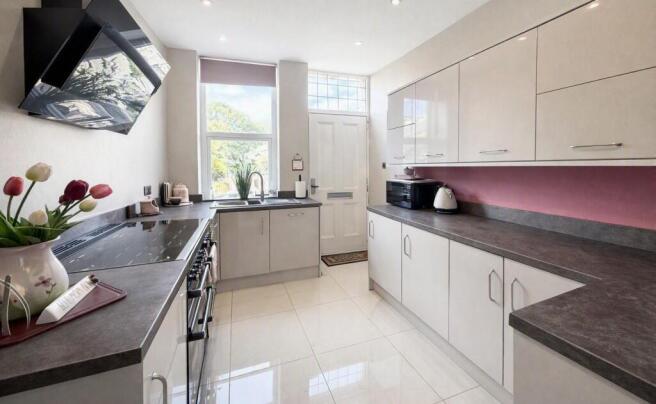 5 bed Terraced for sale Image 4