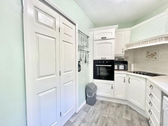 2 bed Apartment for sale Image 12