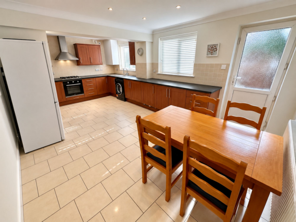Kitchen / Breakfast Room