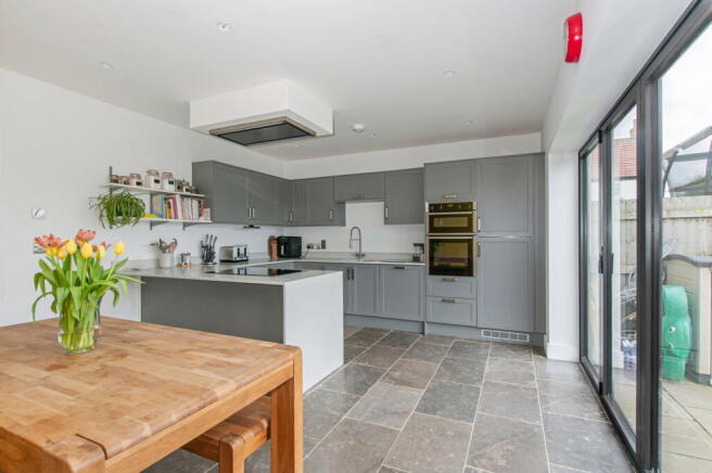4 bed Detached for sale Image 7