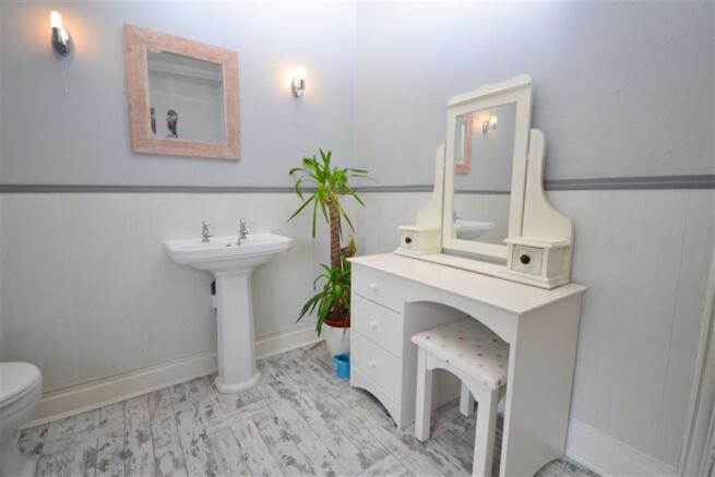 ADDITIONAL IMAGE BATHROOM