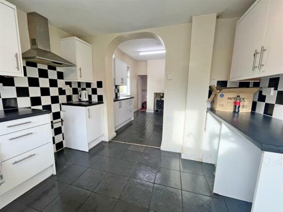 Kitchen/ Dining Room