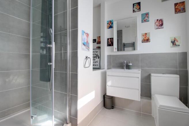 Ensuite to Bed 1