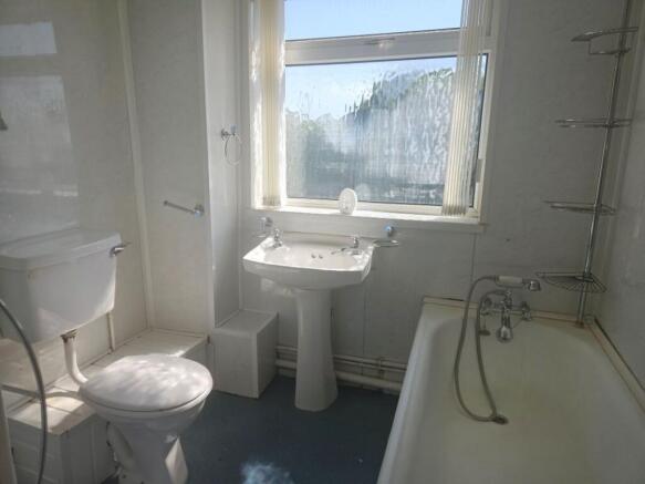 35 Mackworth Terrace, St. Thomas, Swansea, West Glamorgan, SA1 8BH photo 4