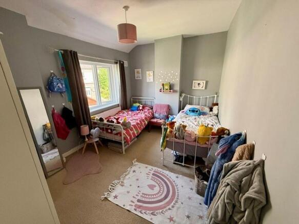 3 bed Town House for sale Image 8