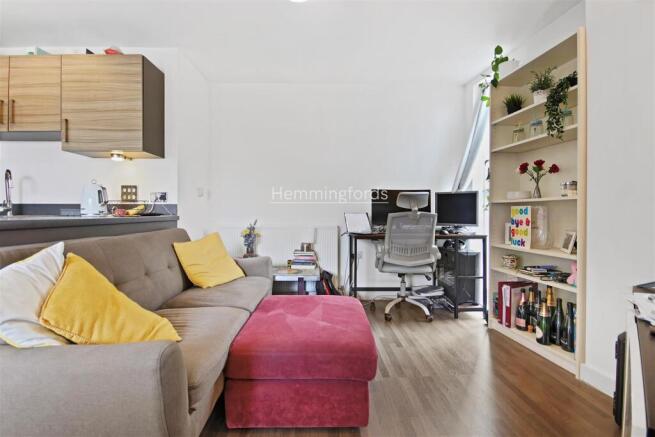 10-76731 - AM - 65, Dance Square London, EC1V 3AJ-