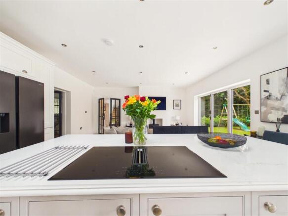 4 bed Detached for sale Image 6