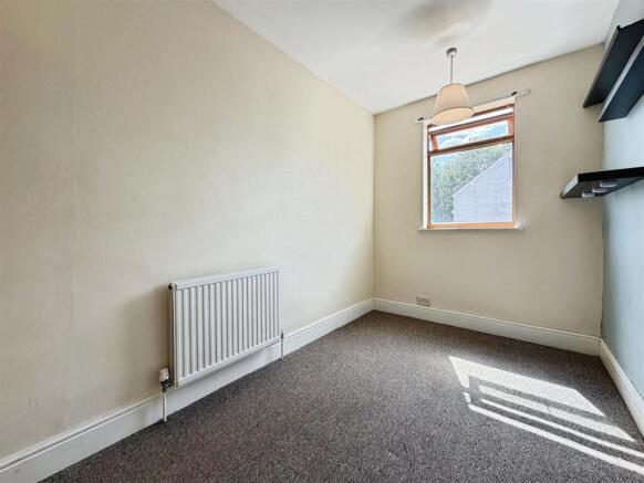 3 bed Semi-Detached for sale Image 9