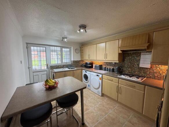 4 bed Detached for sale Image 7