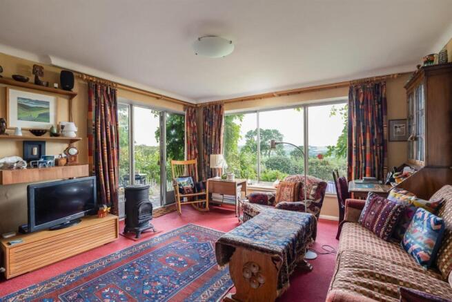 5 bed House for sale Image 8