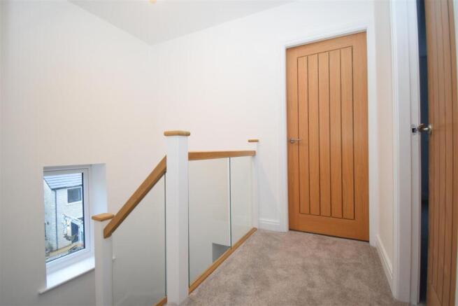 4 bed Detached to rent Image 10