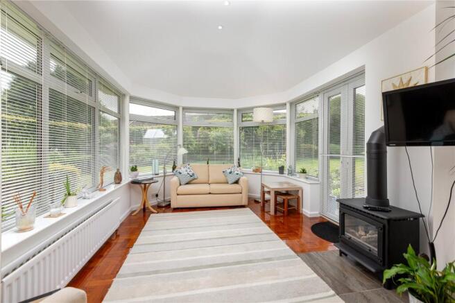 5 bed Bungalow for sale Image 9