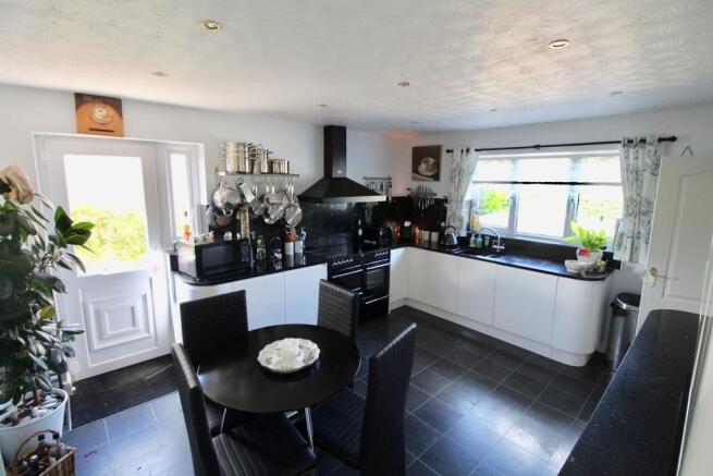 Kitchen / Breakfast Room