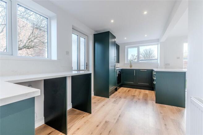 4 bed Semi-Detached for sale Image 6