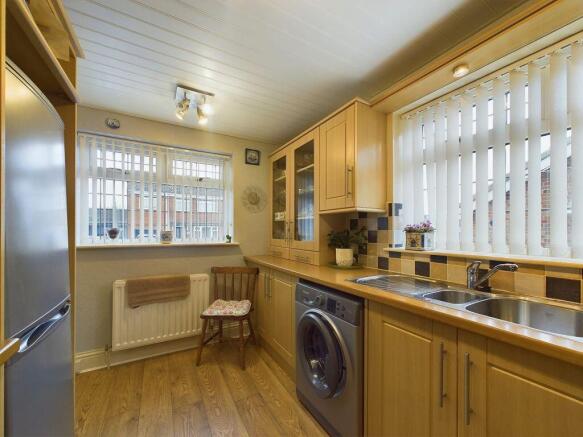 2 bed Semi-Detached Bungalow for sale Image 6