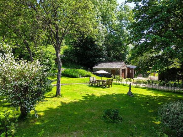 4 bed Bungalow for sale Image 4