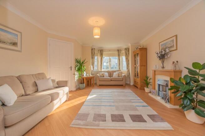 5. Living Room (2).jpg