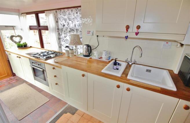 Kitchen ...jpg