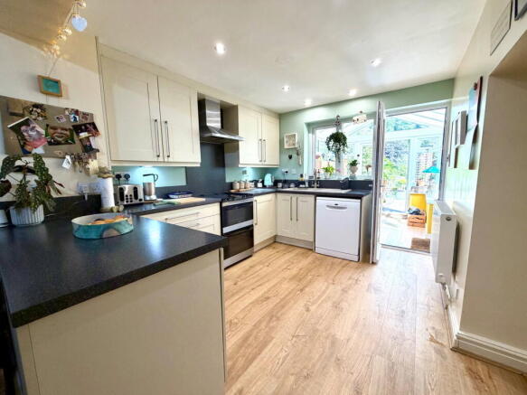 3 bed Semi-Detached for sale Image 5