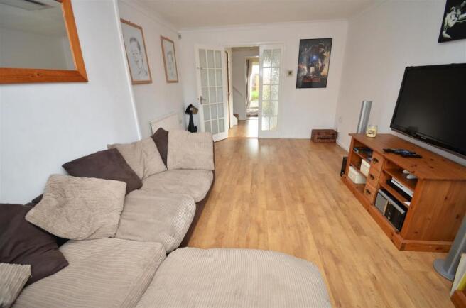 LIVING ROOM.JPG