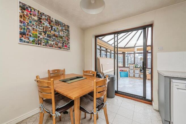 3 bed Semi-Detached for sale Image 4