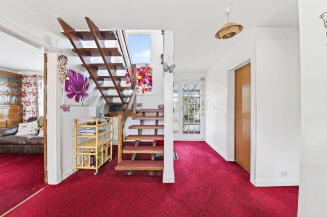 5 bed Detached for sale Image 5