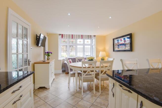 Kitchen / Dining Roo
