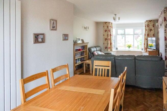 Lounge/Dining Room