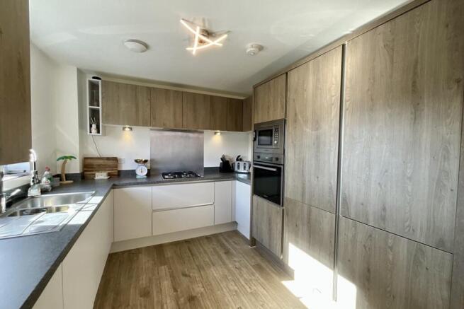 2 bed Flat for sale Image 5