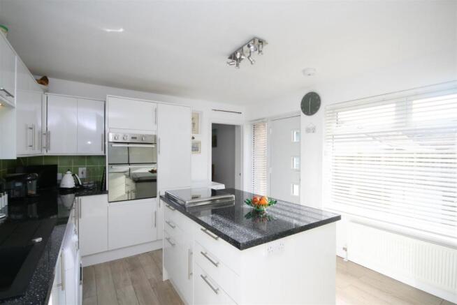 Kitchen. (2)