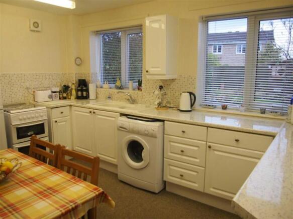 KITCHEN/DINING ROOM