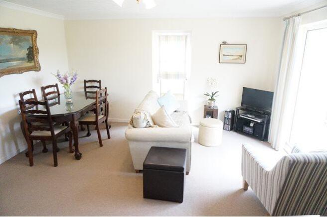Lounge/Dining Room