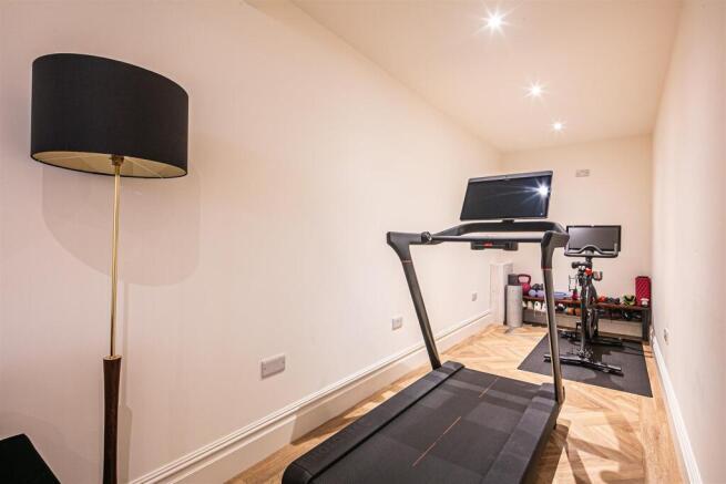 5 bed Semi-Detached for sale Image 12