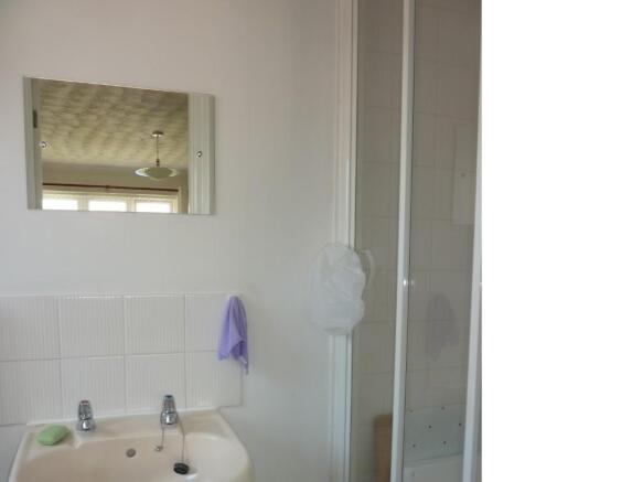EN-SUITE SHOWER