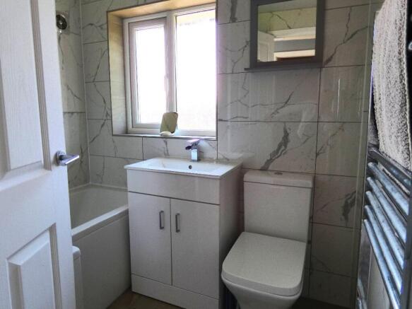 2 bed Semi-Detached to rent Image 9