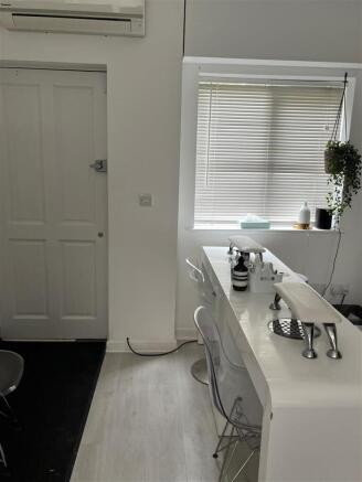 Entrance to rear unit.jpg