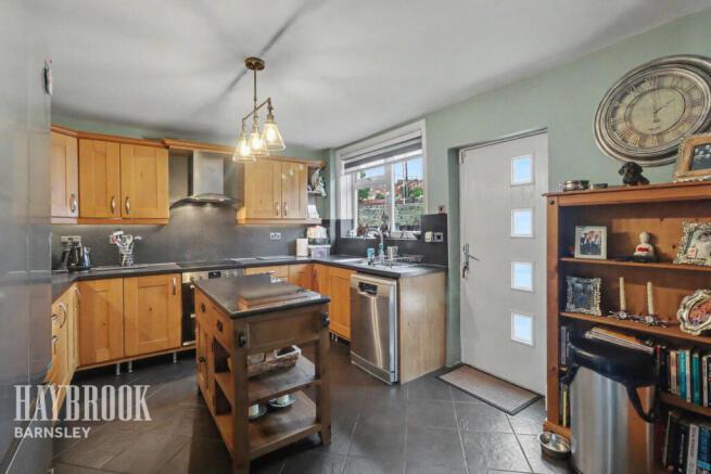6 bed Semi-Detached for sale Image 3