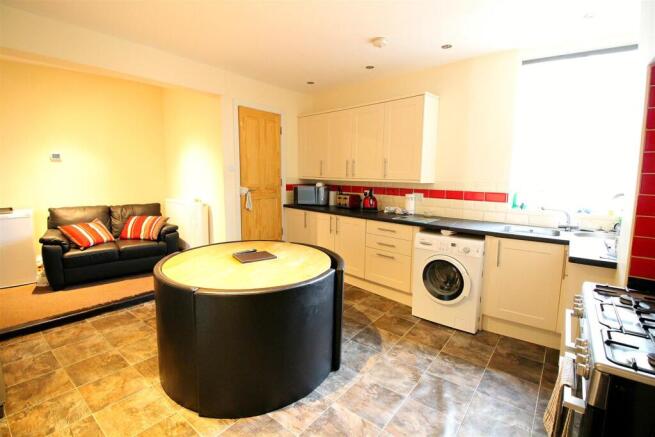 1 bed House Share to rent Image 5
