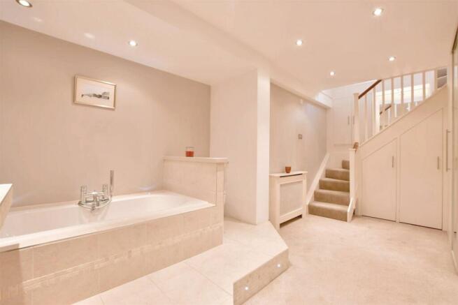 Dressing Area/En-Suite Bathroom