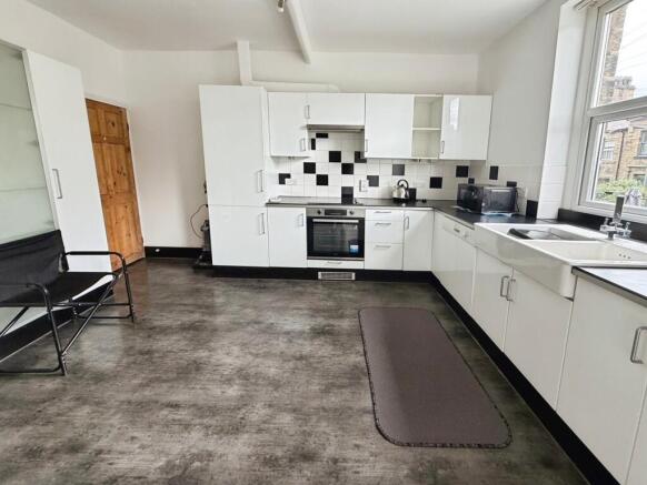 4 bed Terraced for sale Image 5