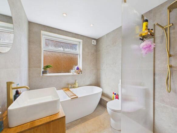 4 bed Detached Bungalow for sale Image 7