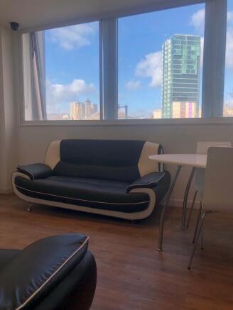 2 bed Apartment to rent Image 5