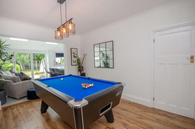 Dining room pic 2.jpg