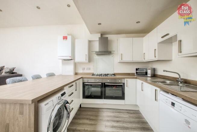 Kitchen/ Living Room