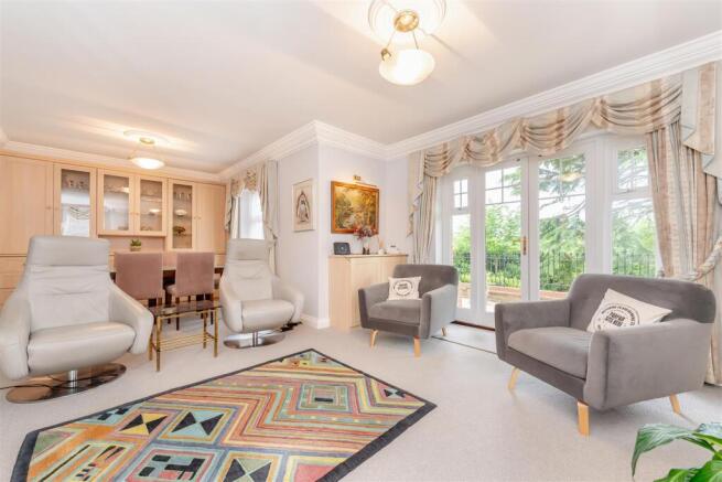 Station Approach, Chorleywood, Rickmansworth photo 4