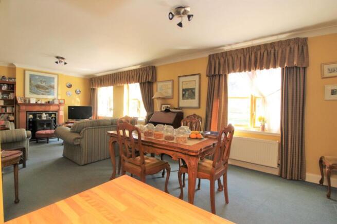 Lounge/Dining Room