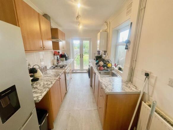 Kitchen 2.jpg