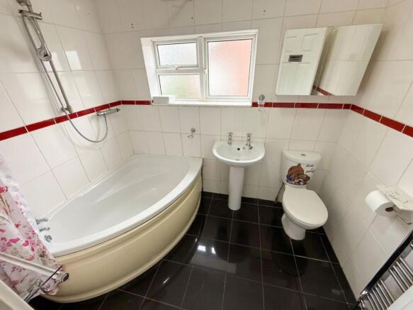 3 bed Semi-Detached for sale Image 12